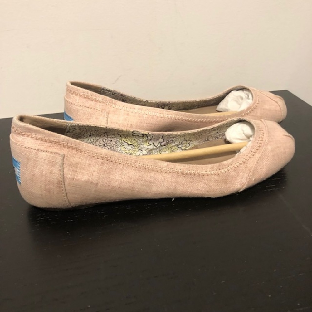 Toms size 7 flats or loafers